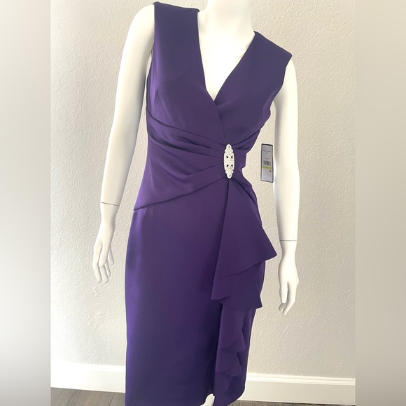 Jessica Howard woman’s sleeveless v-neck solid scuba sheath dress - Picture 2 of 6